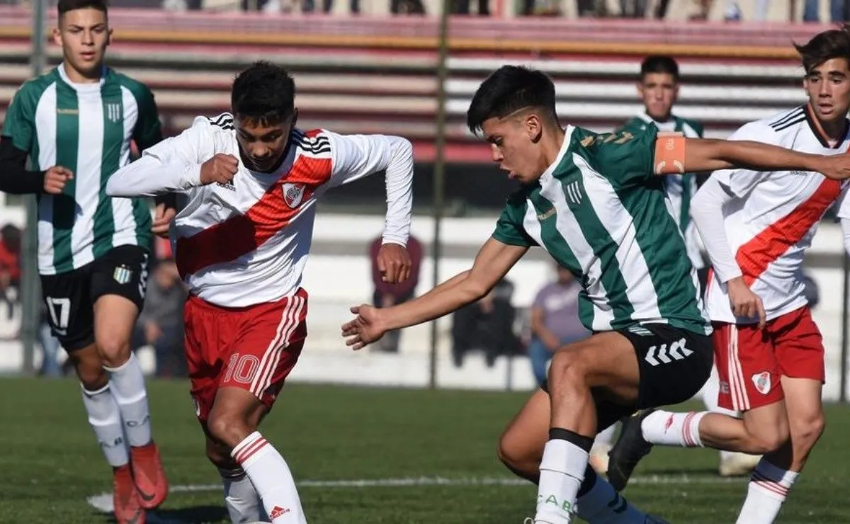 Los torneos de Cuarta y Quinta División podrían volver a mediados de febrero. Gabriel Perrone dirige a la Cuarta de River y Marcelo Escudero a la Quinta.