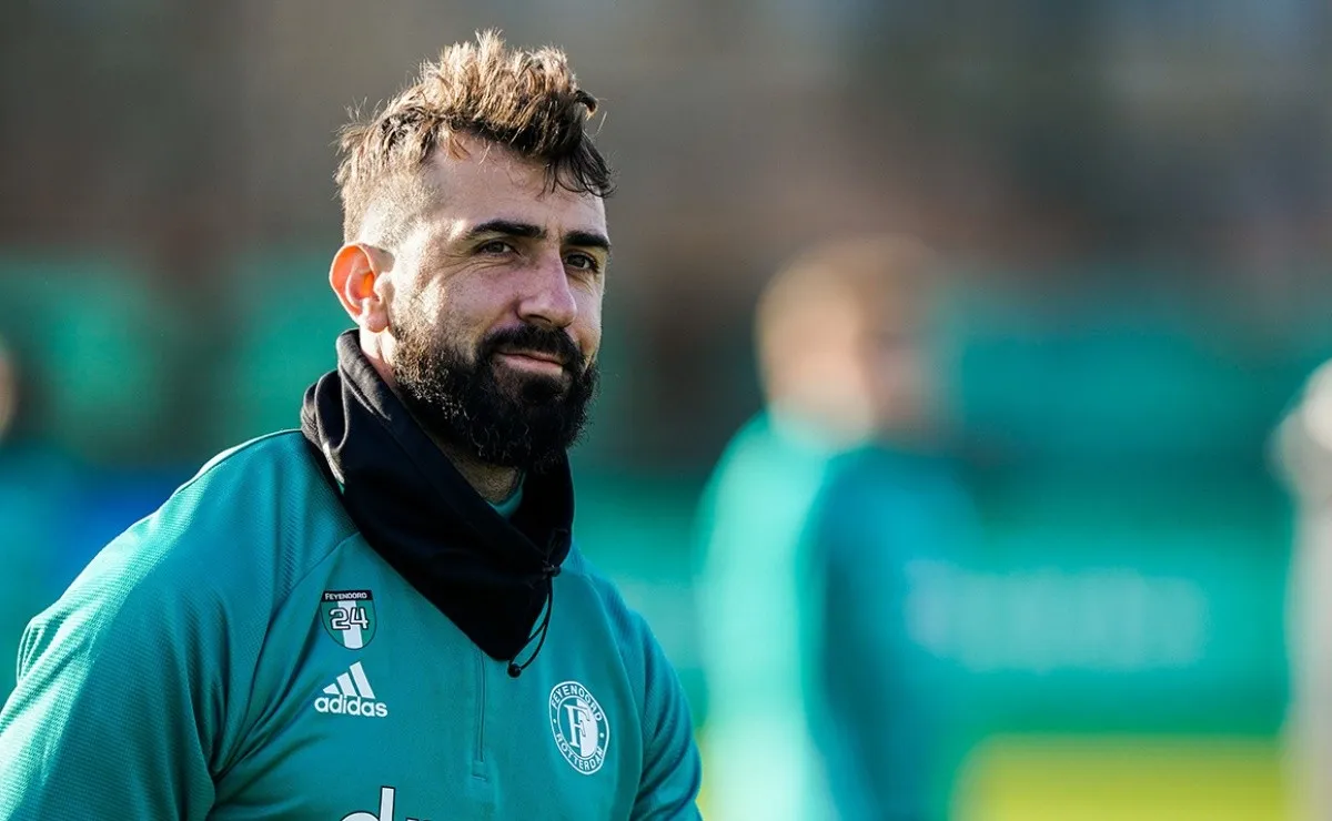 Robin Van Persie es ayudante de campo en Feyenoord y elogió a Lucas Pratto, dijo que ya conoce sus movimientos porque vio la final en Madrid entre River y Boca.