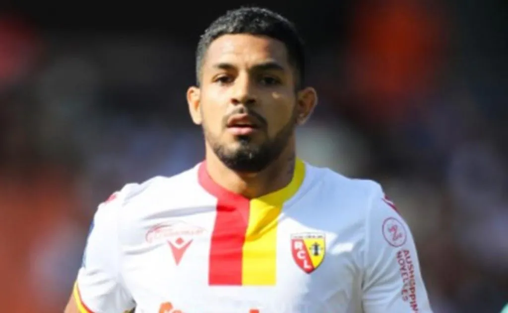 Facundo Medina dejará Lens en los próximos días y River está atento.