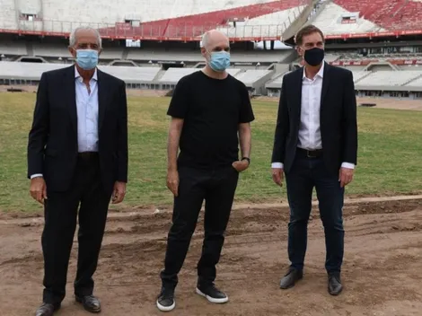 El césped del Monumental toma color