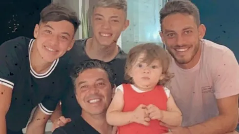 Marcelo Gallardo posando junto a sus hijos en el último fin de año en familia