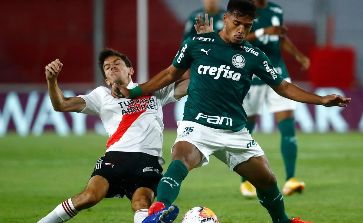 River recibe a Palmeiras por la ida de la semifinal de la Copa Libertadores en el Estadio de Independiente y vas a poder seguirla con los relatos de Costa Febre.