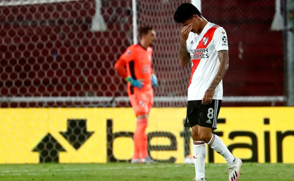 Jorge Carrascal se fue expulsado tras una dura entrada en River ante Palmeiras por la semifinal de la Copa Libertadores.