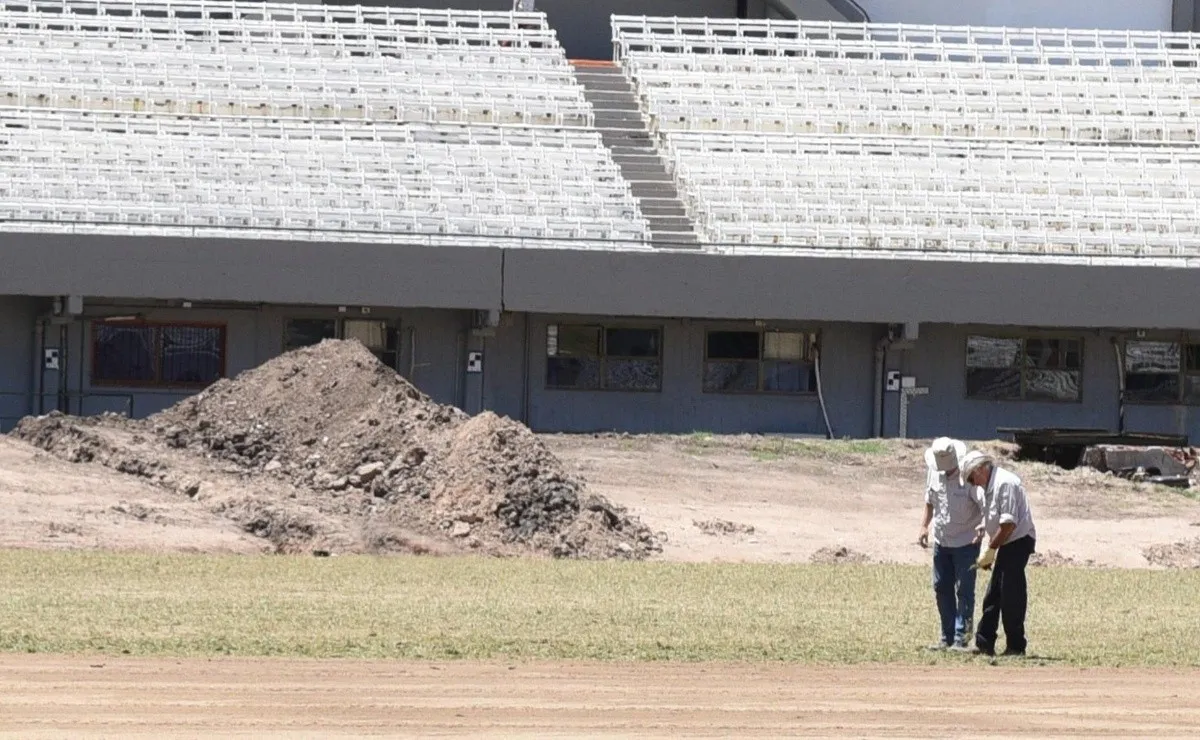 Las obras en el Estadio Monumental continúan a buen ritmo y se prevé que para principios de febrero ya estén cosiendo el césped sintético.