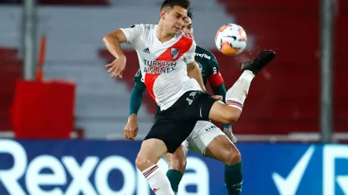 Rafael Borré, muy sacrificado en el primer tiempo.