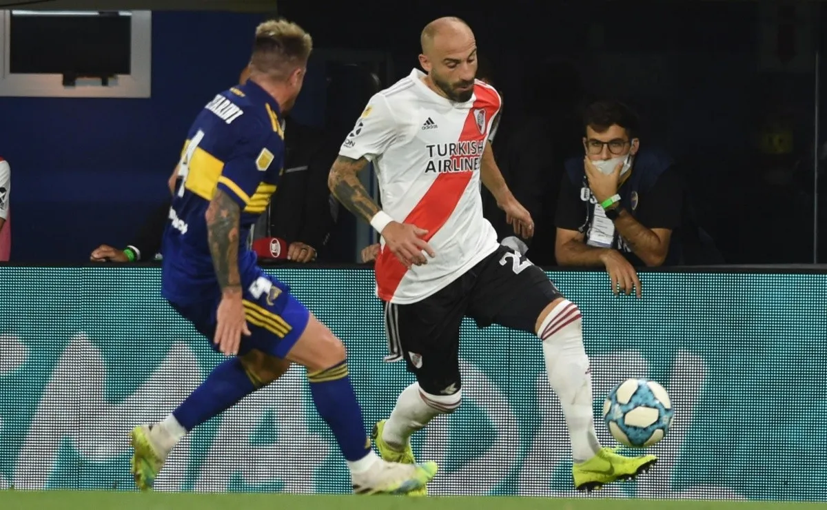 Javier Pinola actuó de lateral por la izquierda en La Boca