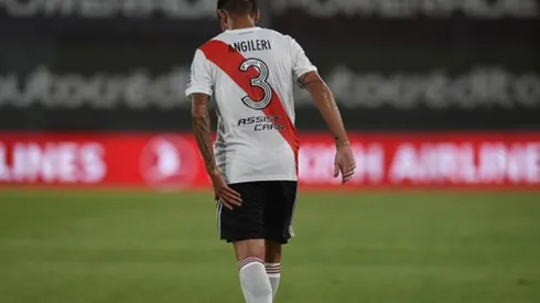 Fabrizio Angileri sintió una molestia en su pierna izquierda y fue reemplazado por Milton Casco que también se retiró con una molestia muscular.