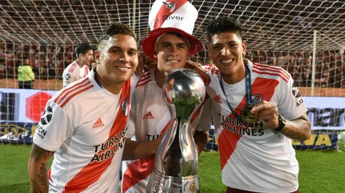 Juanfer Quintero levantando junto a Borré y Carrascal la Copa Argentina del año 2019