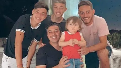 Marcelo Gallardo junto a sus hijos en la previa de los festejos de Navidad