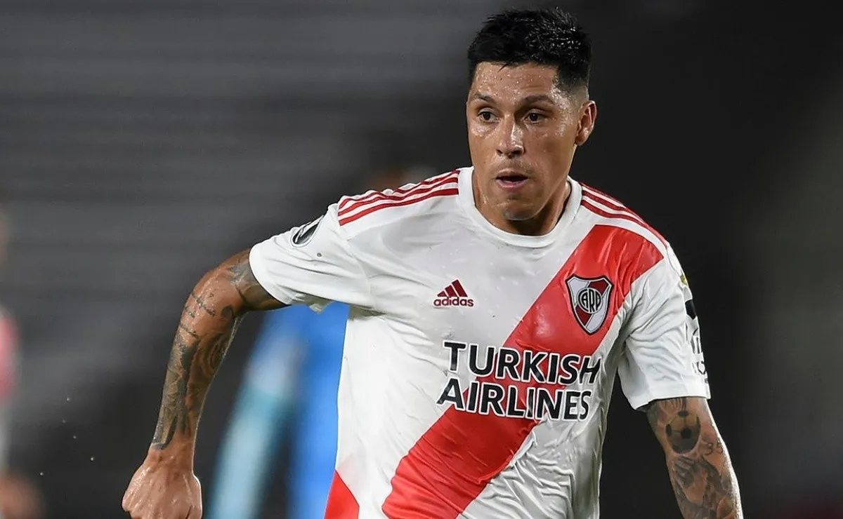 Enzo Pérez volverá a la titularidad después de cursar el coronavirus de manera asintomática. El volante central ingresará el lugar de Leonardo Ponzio.