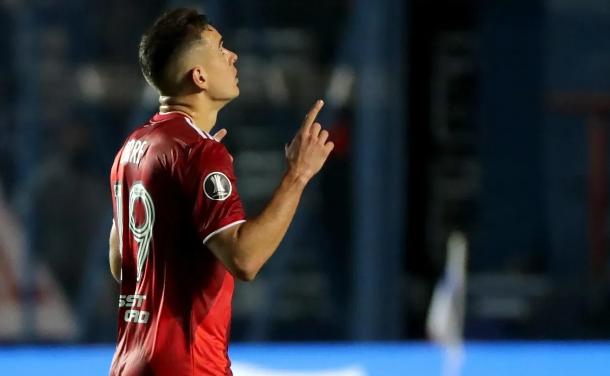 Rafael Santos Borré acumula 12 tantos en la Copa Libertadores vistiendo el Manto Sagrado, misma cantidad que Enzo Francescoli, Marcelo Gallardo y Hernán Crespo.