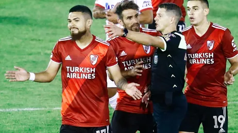 Germán Delfino expulsó a Paulo Díaz y le explicó a Marcelo Gallardo los motivos.