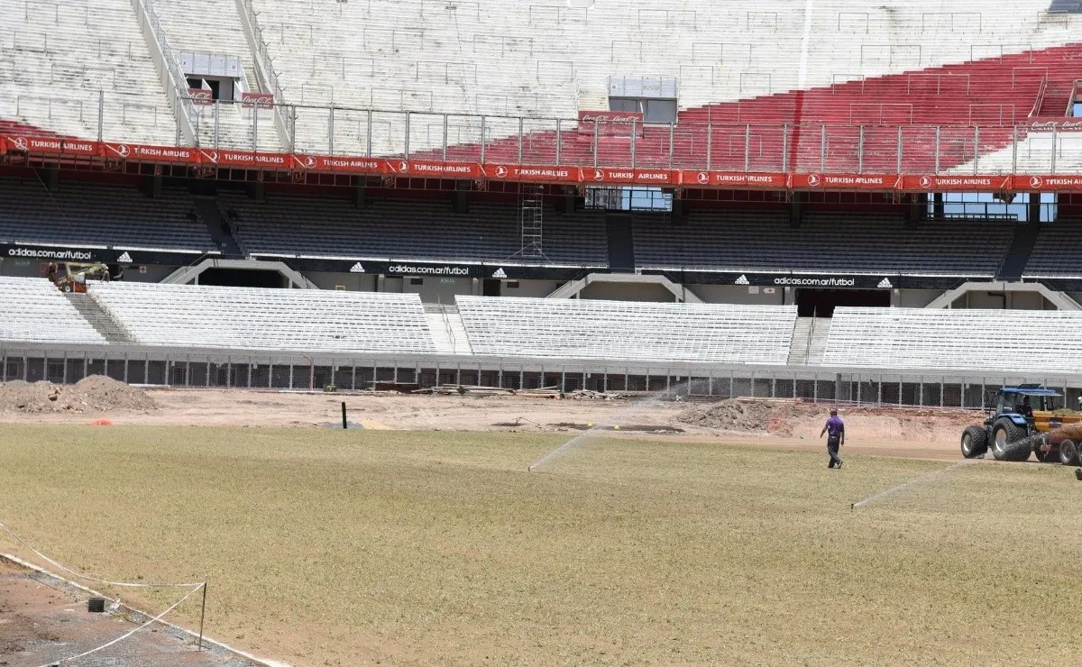 River mostró a través de sus redes sociales el estado actual del campo de juego. Además detalló cómo quedará la obra una vez finalizada.