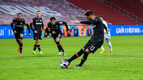 Alario convirtió en la goleada del Leverkusen sobre el Hoffenheim por 4 a 1. Su equipo es líder en la Bundesliga.