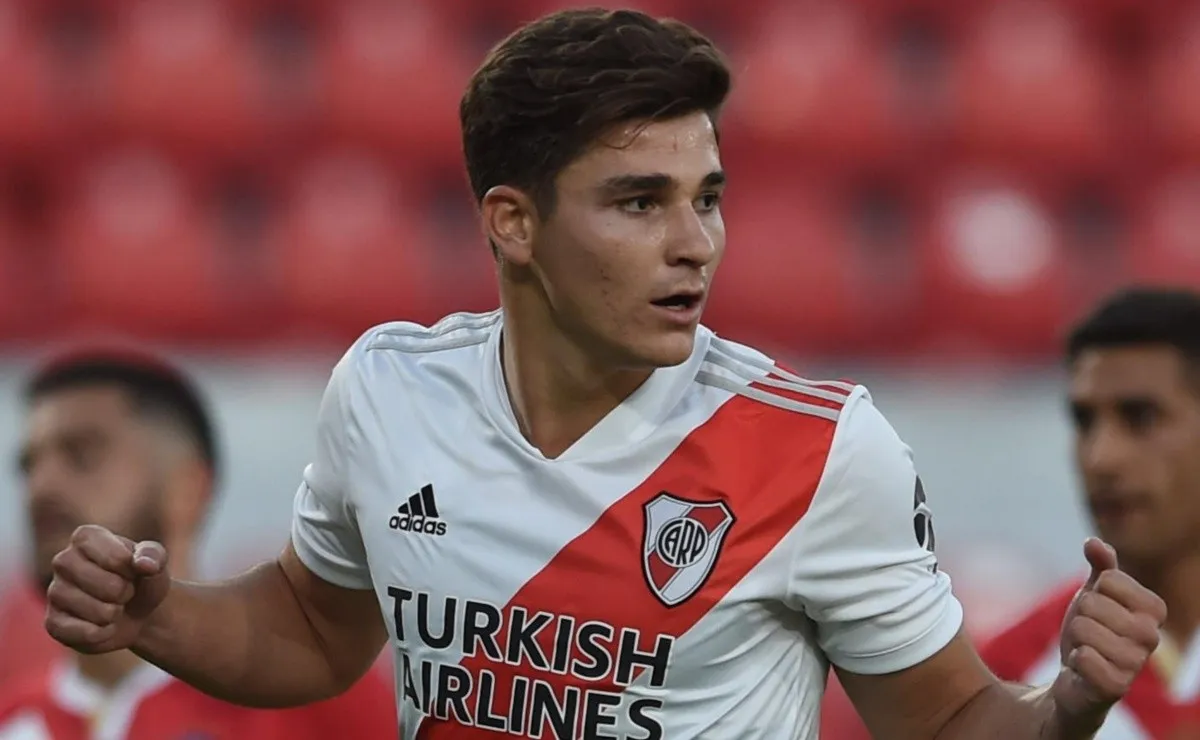 Julián Álvarez marcó de penal en el empate de River frente a Argentinos