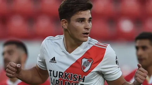 Julián Álvarez marcó de penal en el empate de River frente a Argentinos