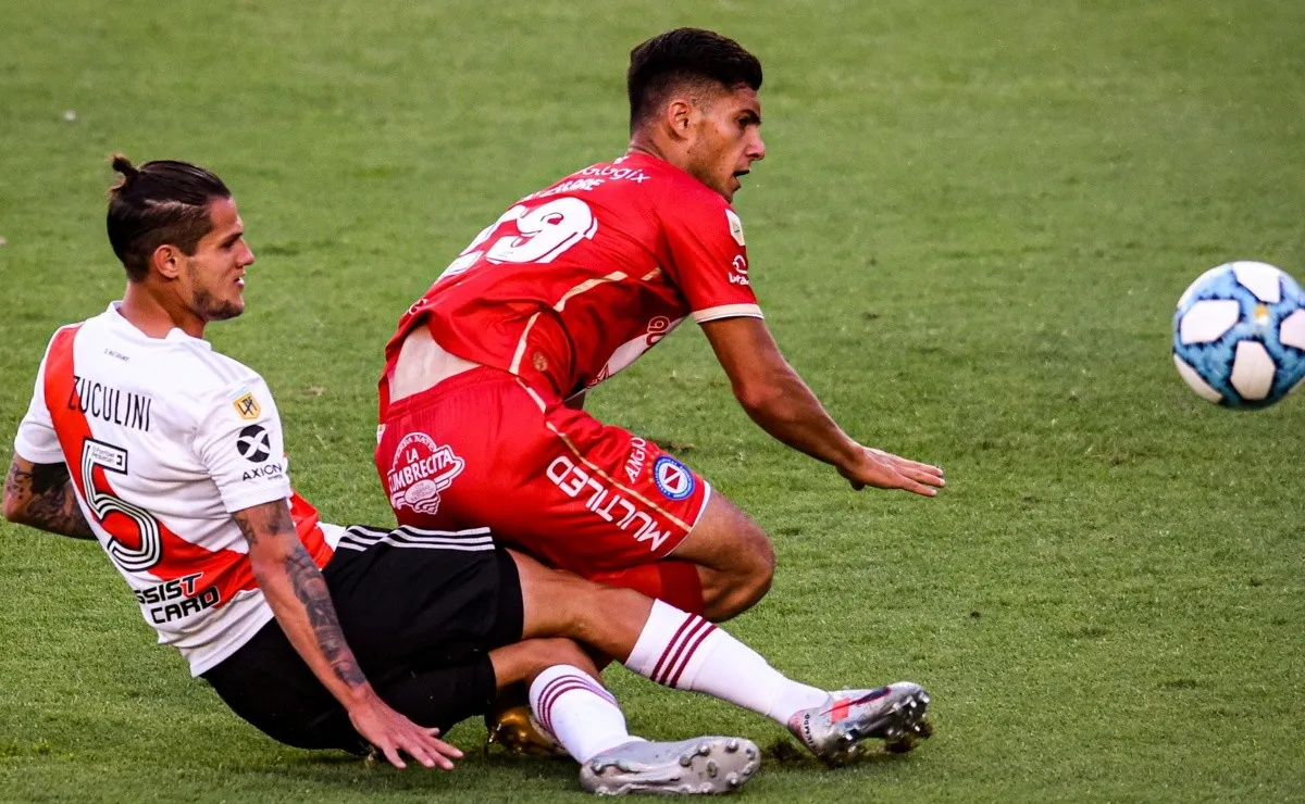 River recibe a Argentinos Juniors por la primera fecha de la Zona Campeonato y vas a poder vivirlo con los relatos de Atilio Costa Febre.