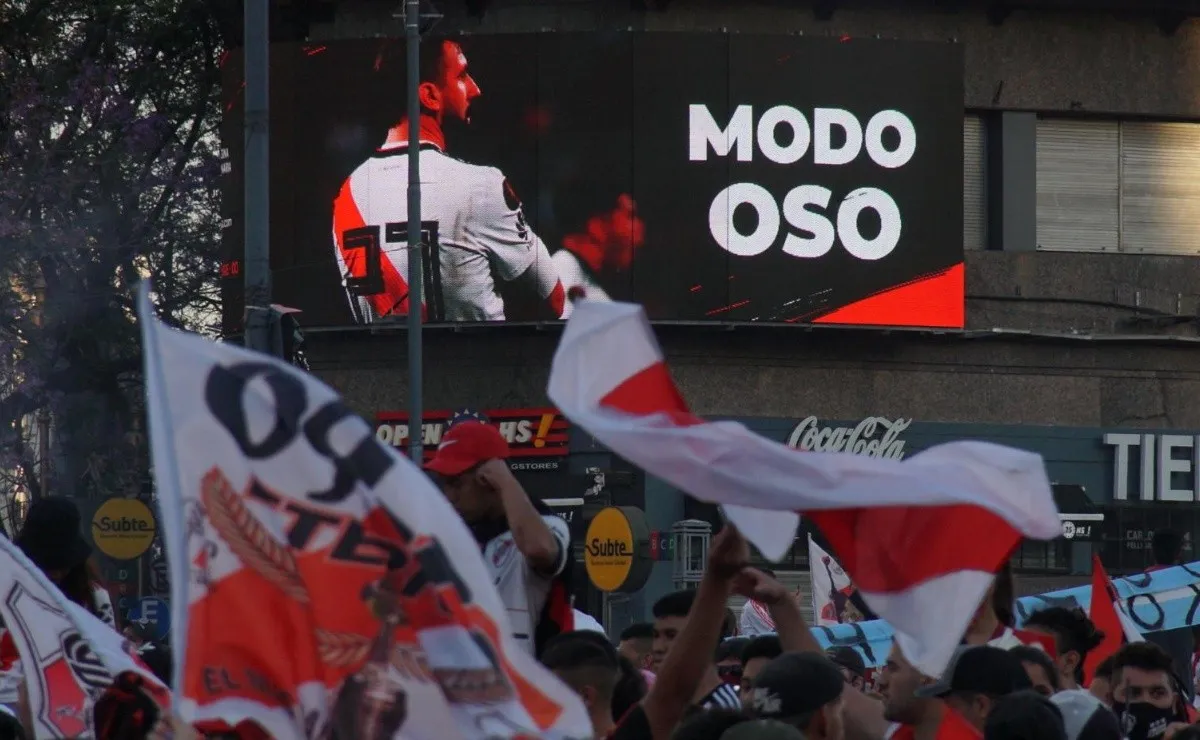 Decenas de miles de hinchas de River coparon la ciudad para festejar el segundo aniversario de la Copa Libertadores 2018. La caravana fue del Obelisco al Monumental.