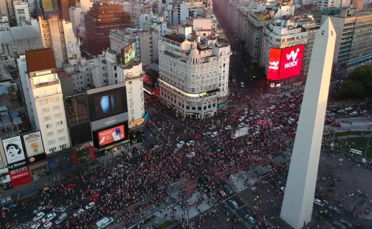 La histórica caravana de los hinchas de River hasta el Estadio Monumental
