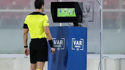 La Conmebol publicó los audios del VAR del partido de ida de cuartos de final de Copa Libertadores entre River y Nacional donde hubo varias polémicas.