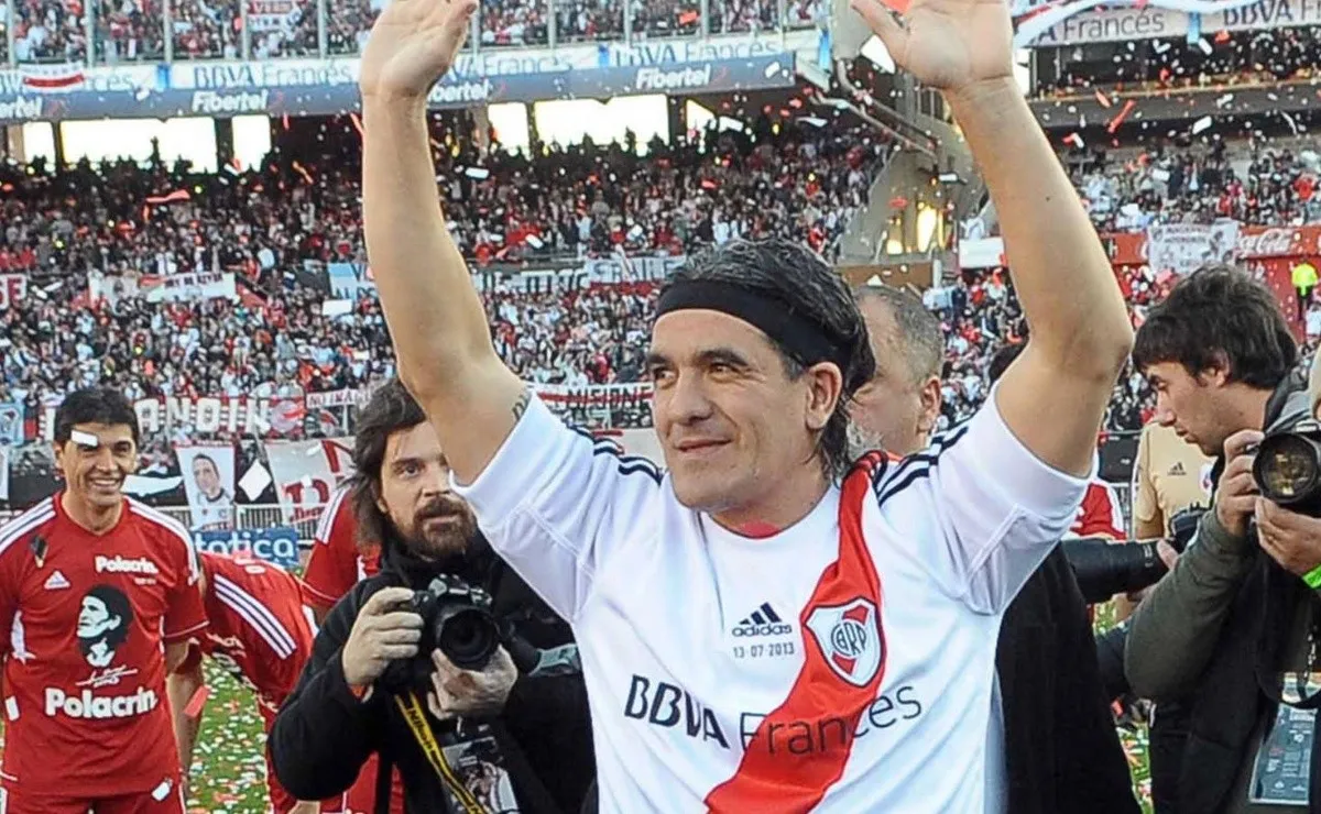 Ariel Ortega demostró una vez más todo su amor por River