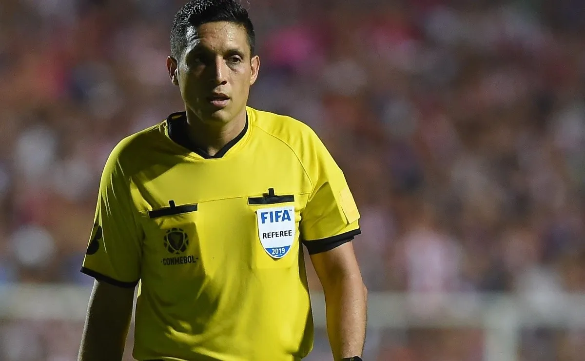 Jesús Valenzuela será el árbitro entre River y Paranaense en el estadio de Independiente