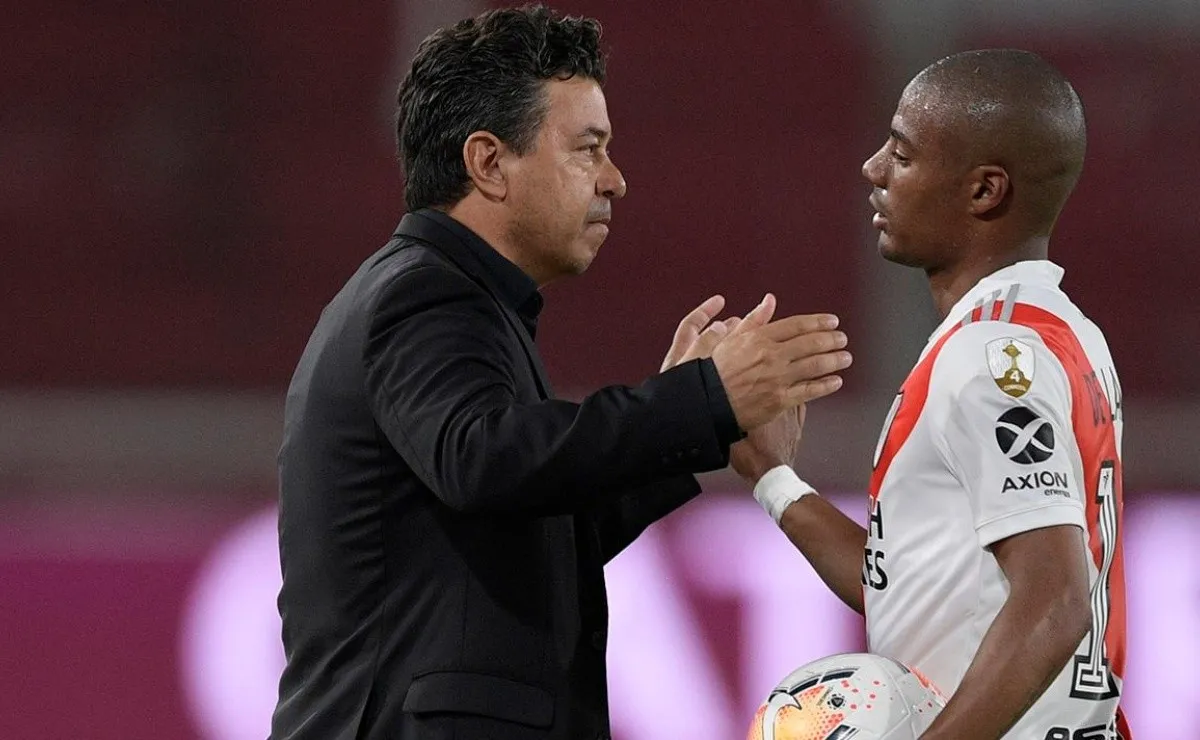 El uruguayo se había enojado por haber salido en Curitiba, pero en el partido revancha convirtió y lo celebró con Gallardo y Biscay.