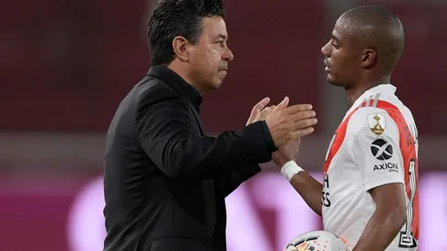 El uruguayo se había enojado por haber salido en Curitiba, pero en el partido revancha convirtió y lo celebró con Gallardo y Biscay.