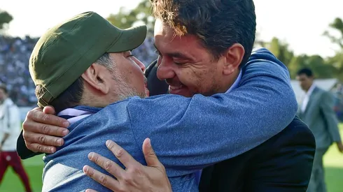 El abrazo entre Gallardo y Maradona. Fue el 28 de septiembre del año pasado.