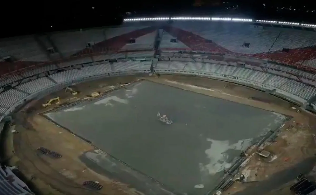 La nueva capa drenante del Monumental. Si los plazos siguen como se espera, el Más Grande volvería a jugar en el Monumental en febrero del 2021.