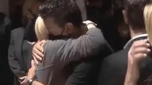 Marcelo Gallardo y el abrazo a Claudia Villafañe en el velatorio de Diego Maradona