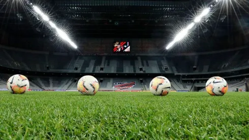 Así se encuentra el césped del estadio donde River disputará mañana la Copa Libertadores