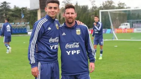 Santiago Simón integra por primera vez una lista de convocados de Primera División. El volante por derecha jugó en la Selección Sub 17 que dirige Pablo Aimar y acumula un puñado de entrenamientos con la Primera.