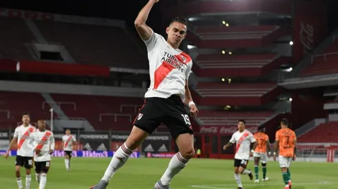 Borre, autor del gol de River en el último cruce con Banfield, vuelve a jugar tras su ausencia por coronavirus.