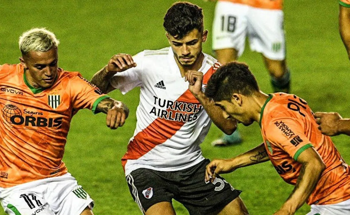 Santiago Simón hizo su debut con la camiseta de River