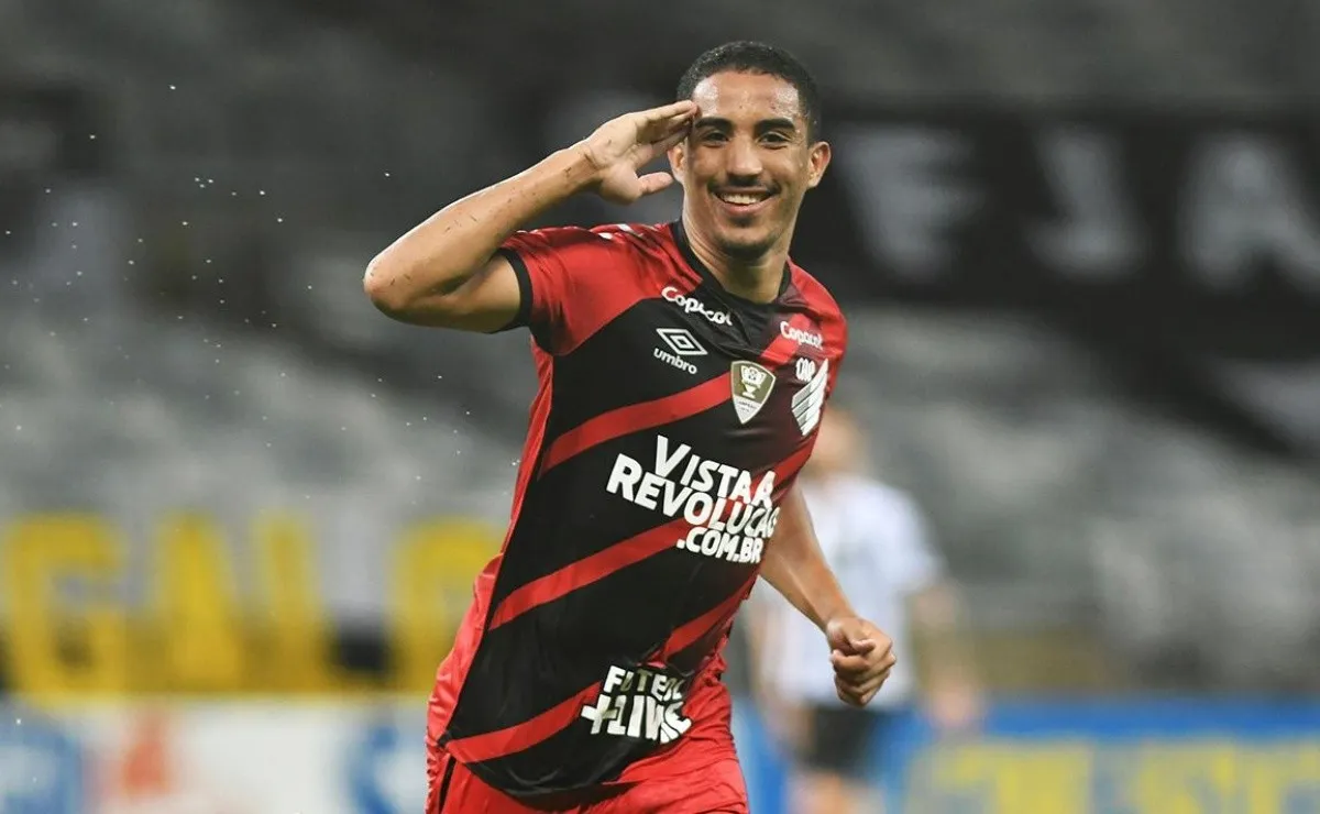 Christian fue el autor del primer gol. El restante lo convirtió Nikao en lo que fue triunfo del Paranaense sobre en Mineiro por 2 a 0 en la fecha 21 del Brasileirao.