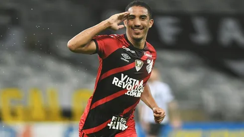 Christian fue el autor del primer gol. El restante lo convirtió Nikao en lo que fue triunfo del Paranaense sobre en Mineiro por 2 a 0 en la fecha 21 del Brasileirao.