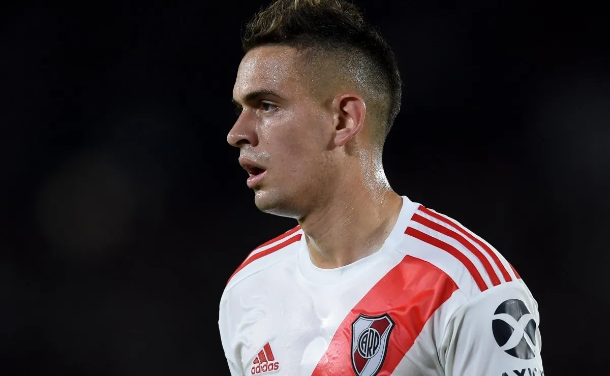 Tanto Rafael Santos Borré -que se encuentra cursando la enfermedad- como el resto del plantel serán hisopados este miércoles.