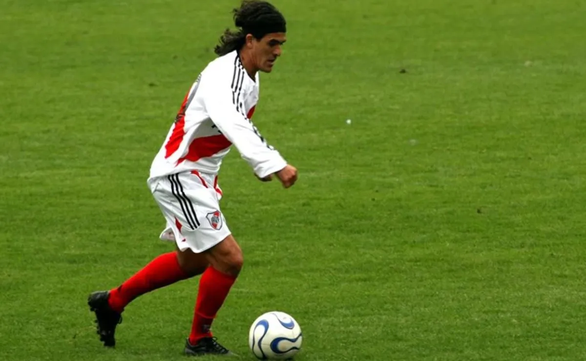 El Burrito y su amiga la pelota, siempre cerca de su pie derecho. Magia pura.