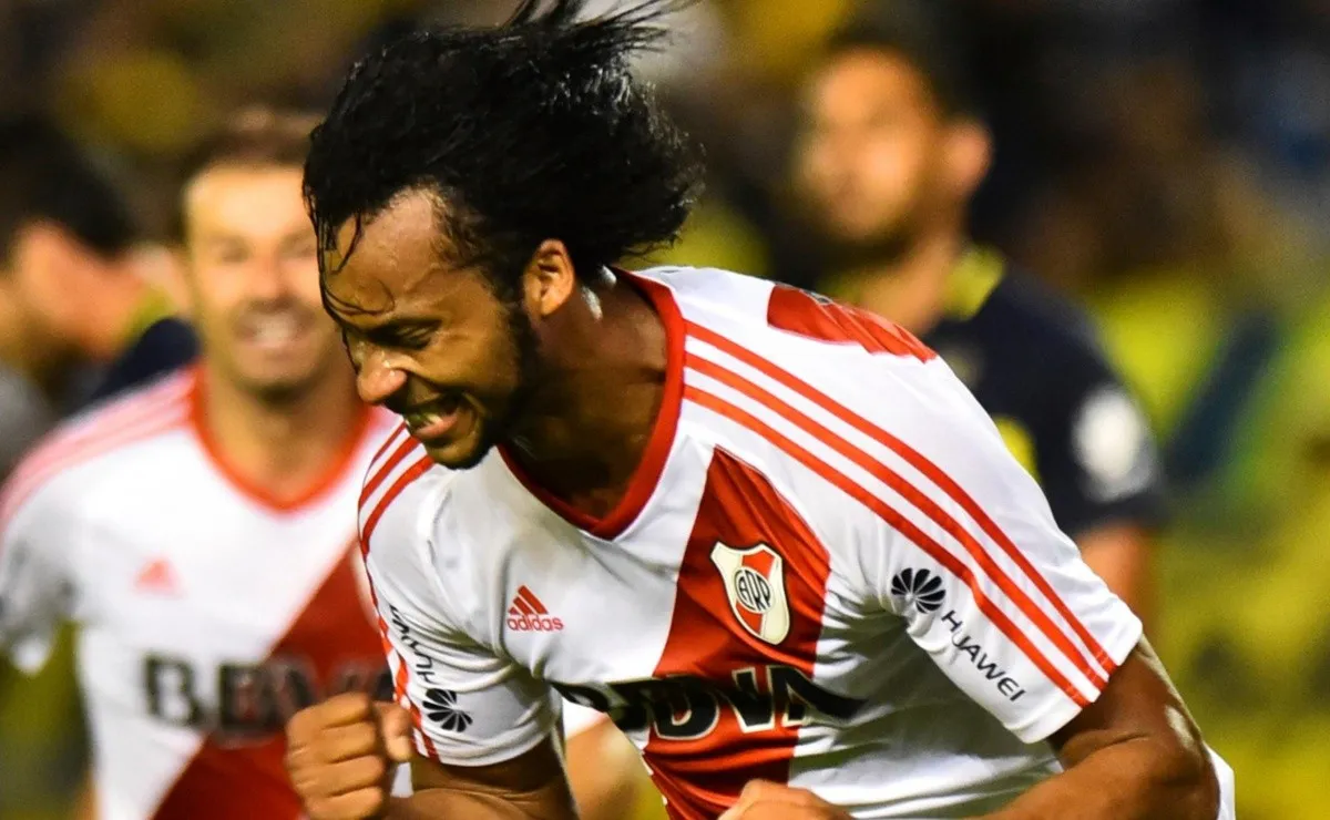 Arturo Mina disputó 20 partidos oficiales en River y marcó 2 goles