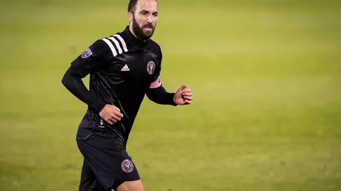 Gonzalo Higuaín jugó en River entre 2005 y 2006, disputó un total de 41 partidos y marcó 15 goles. Luego fue transferido al Real Madrid.