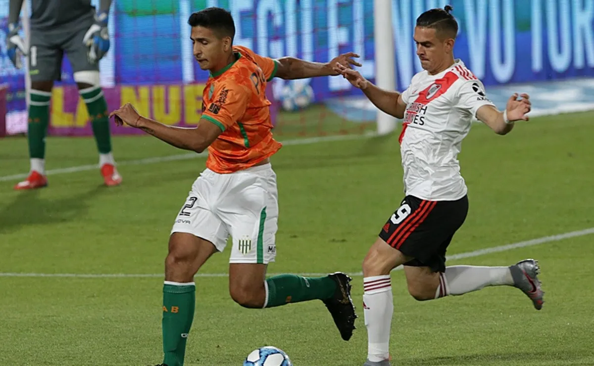 El máximo goleador de la Era Gallardo debió ser aislado de manera preventiva por contacto estrecho con una persona Covid positivo.