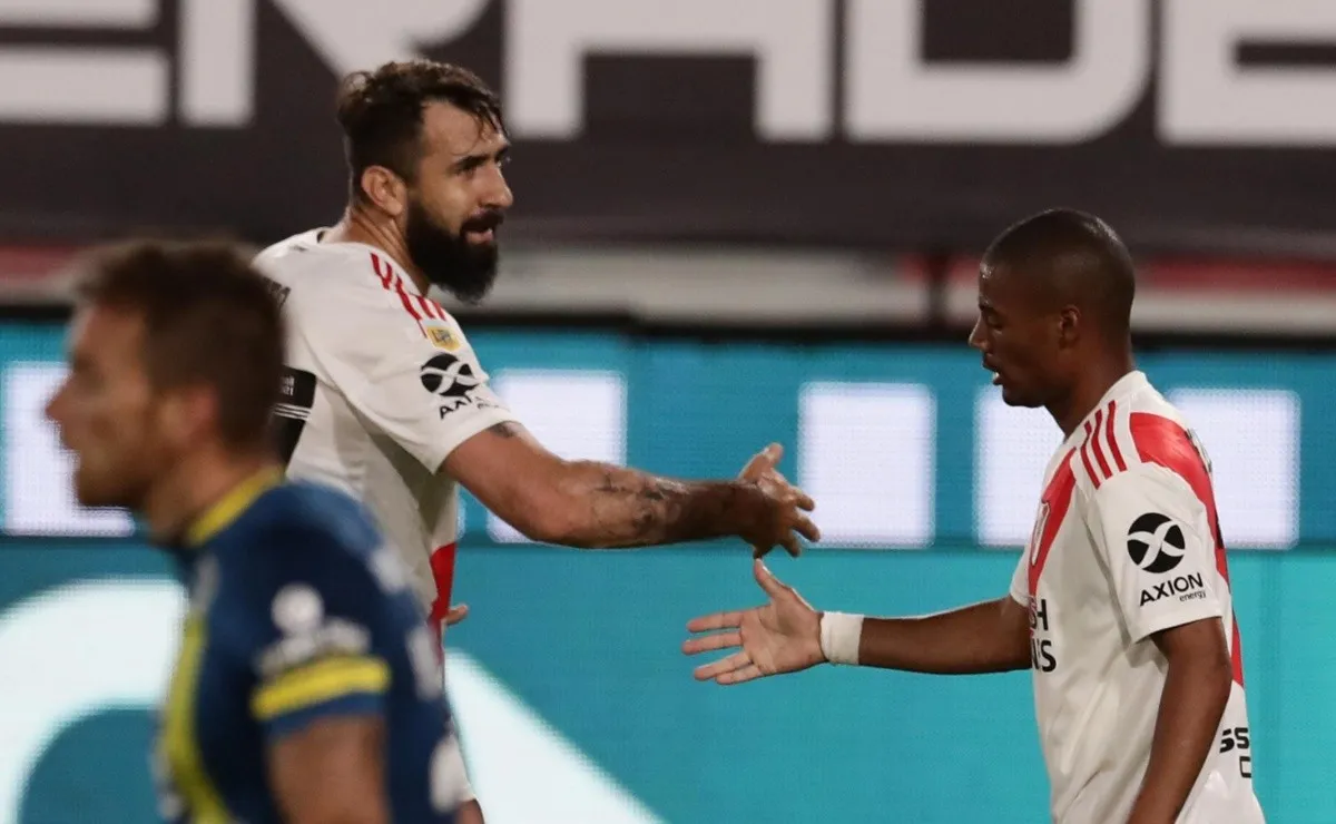 Pratto y De La Cruz, los goleadores de River en el triunfo parcial frente a Rosario Central.