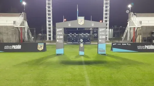 El River Camp con los carteles y el arco de la Liga Profesional.