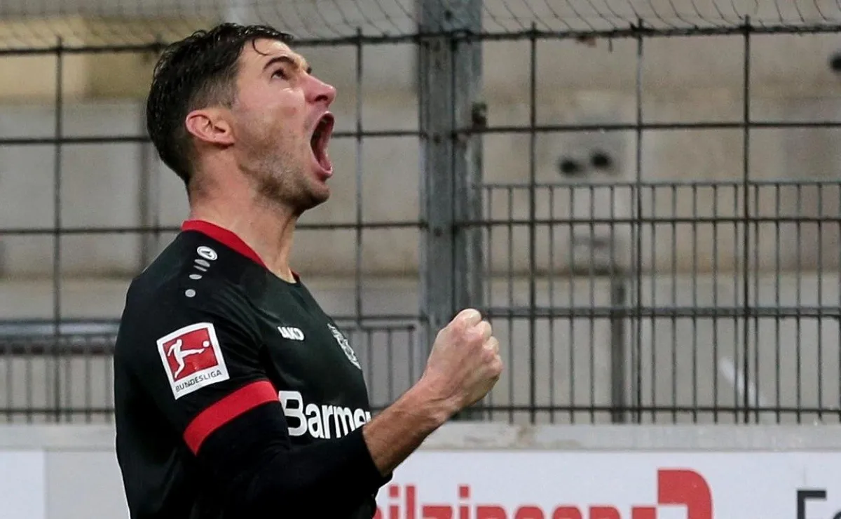Lucas Alario marcó un doblete en el Bayer Leverkusen