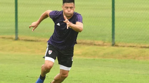 Jorge Moreira entrena a la par del grupo luego de recuperarse de una lesión muscular.