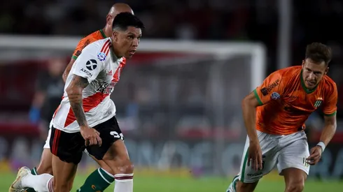 Enzo Pérez y una escena del último cruce con Banfield, en febrero pasado en el Monumental.
