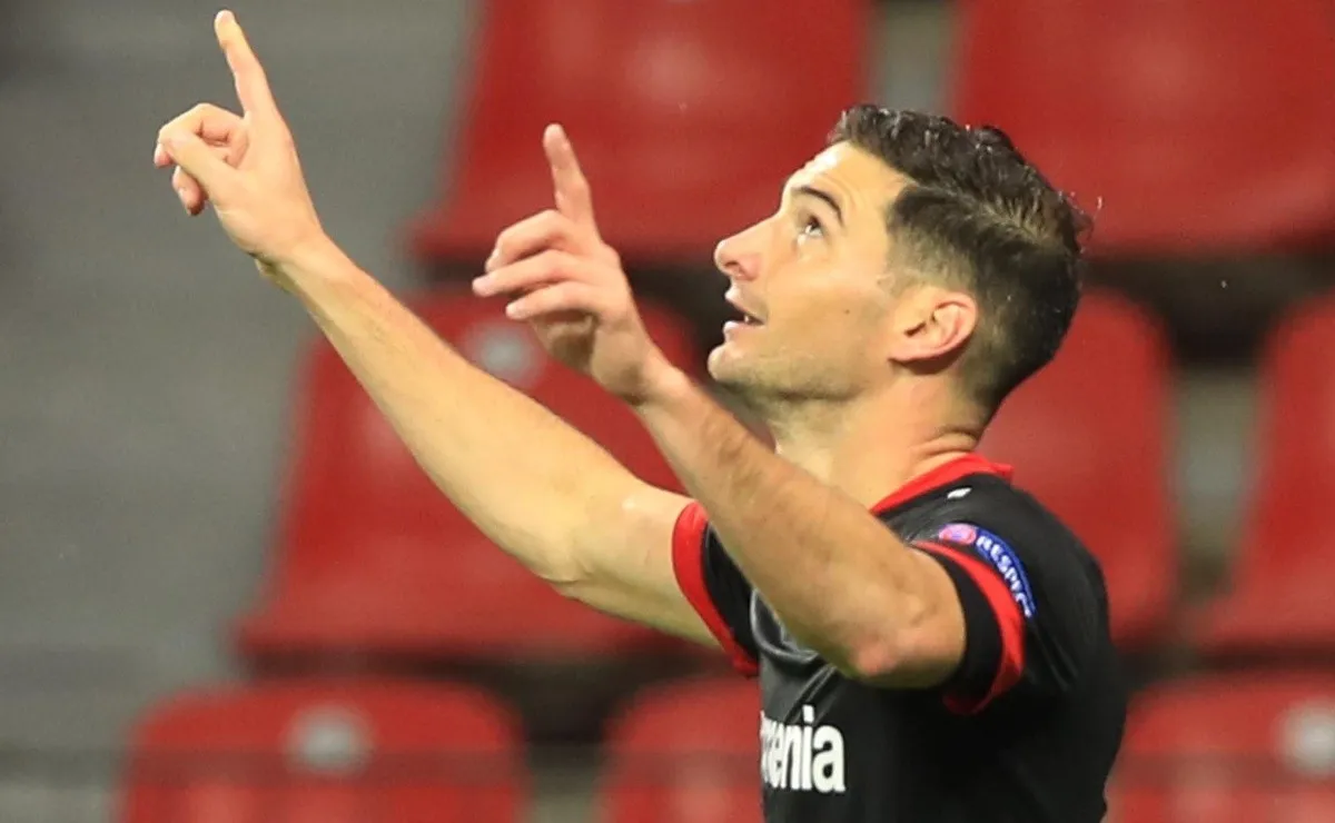 Alario festeja su golazo ante el Niza.