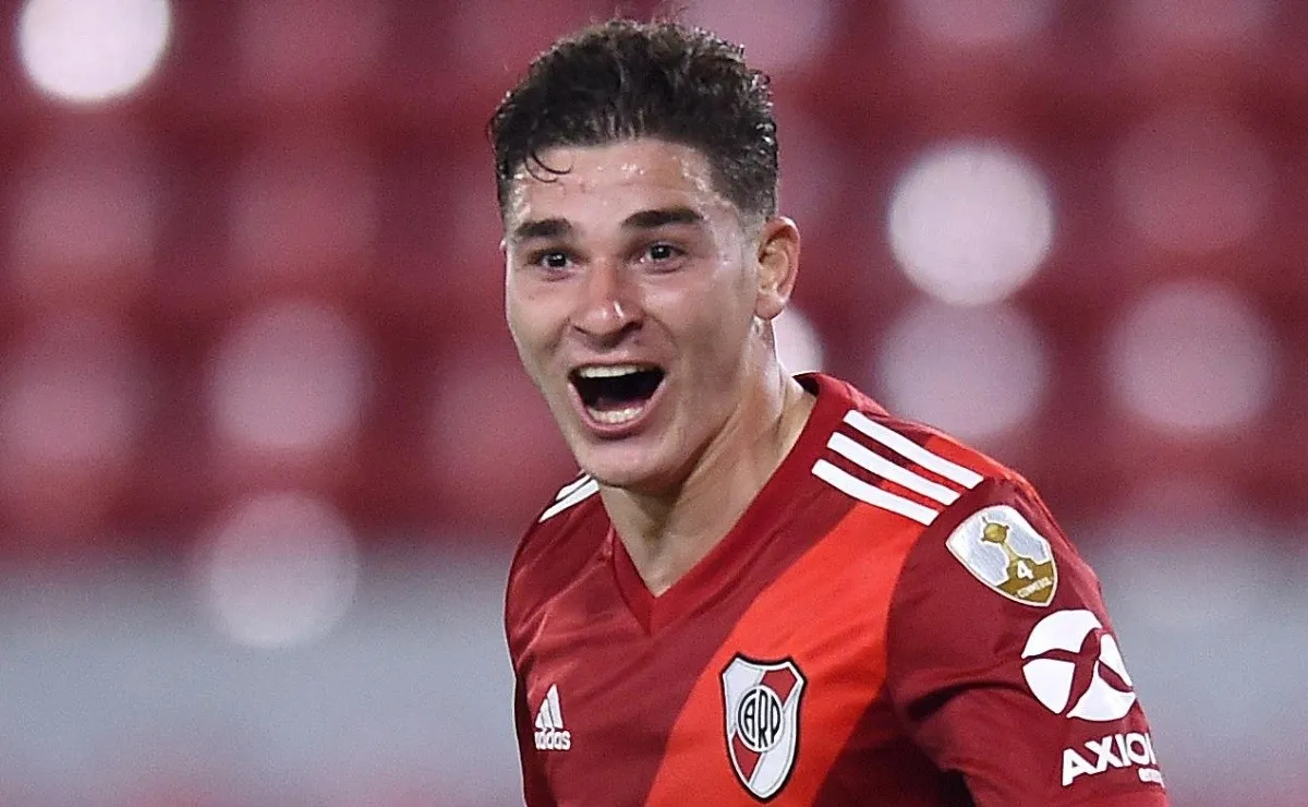Julián Álvarez suma 5 goles en la Copa Libertadores