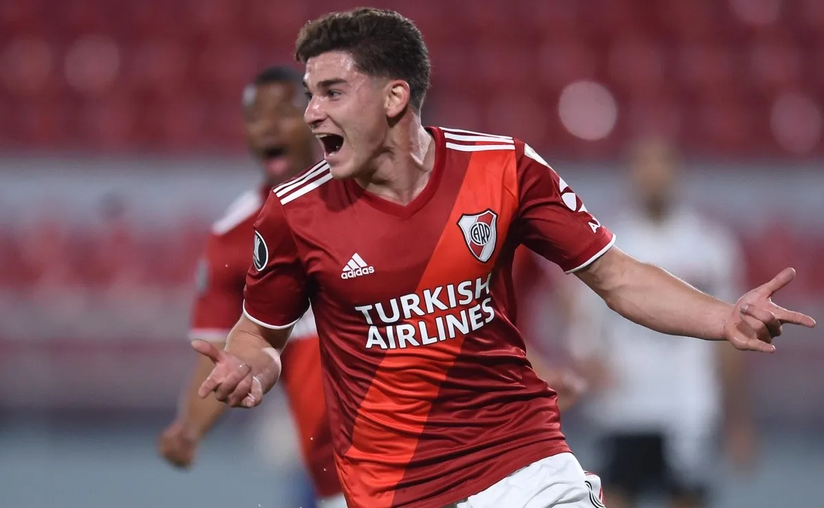 Julián Álvarez viene de convertir dos goles frente a San Pablo en el triunfo por 2 a 1 que selló la clasificación de River.